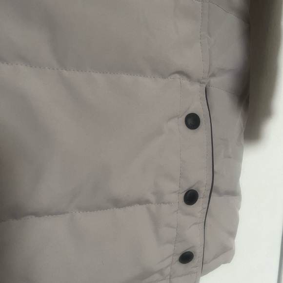 Canada Goose Loretta Parka Fusion . Color Limestone Reasonable offers welcome. - Picture 5 of 9